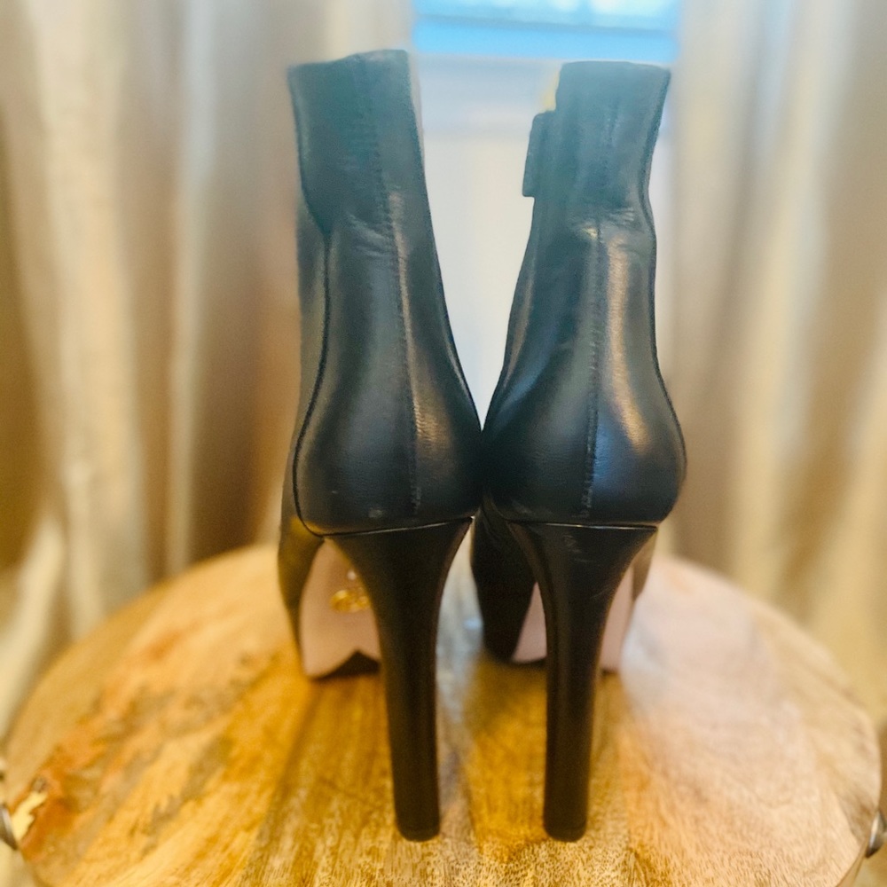 ❌SOLD❌GUCCI Boots - Picture 4 of 8
